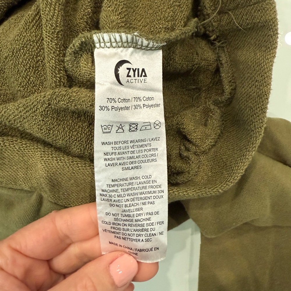 Zyia Active Olive Green Yoga Shawl - Picture 5 of 5